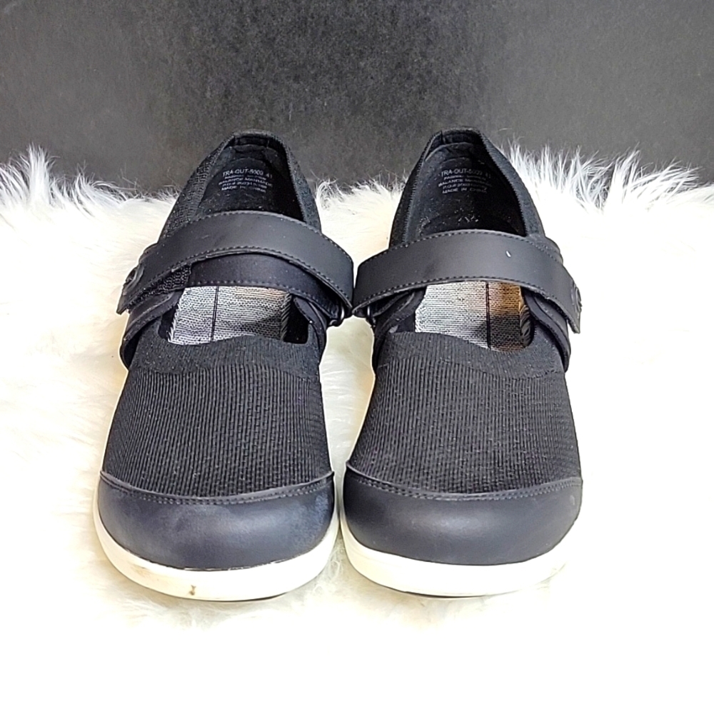TRAQ BY ALEGRIA Black Smart Walking Shoeâ Size 9.5